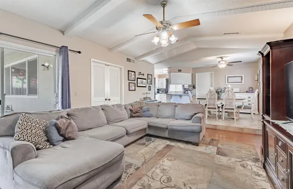 $475,000 | 911 Stanford Avenue, Clovis, CA 93611