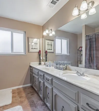 $475,000 | 911 Stanford Avenue, Clovis, CA 93611