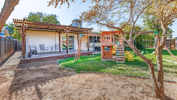 $475,000 | 911 Stanford Avenue, Clovis, CA 93611