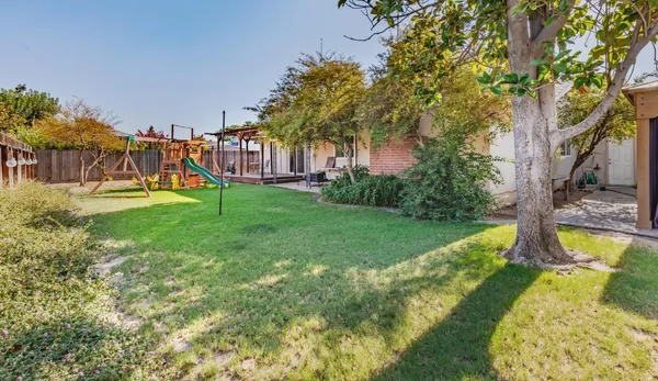 $475,000 | 911 Stanford Avenue, Clovis, CA 93611