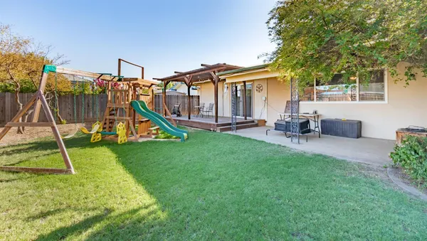 $475,000 | 911 Stanford Avenue, Clovis, CA 93611