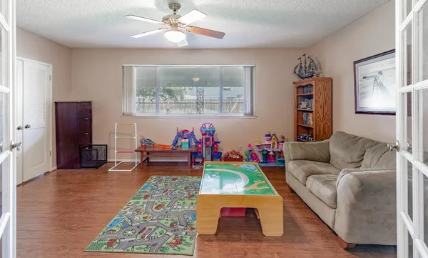 $475,000 | 911 Stanford Avenue, Clovis, CA 93611