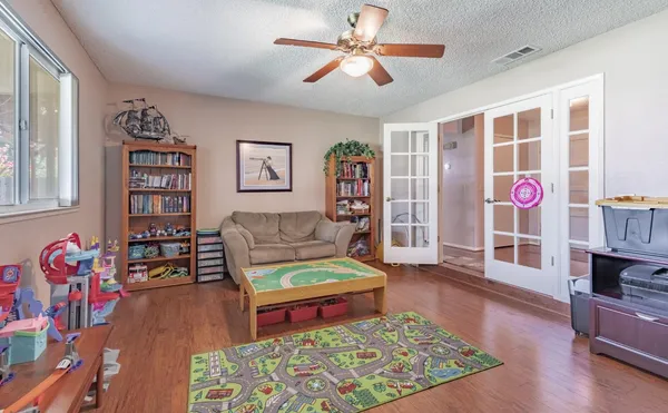 $475,000 | 911 Stanford Avenue, Clovis, CA 93611