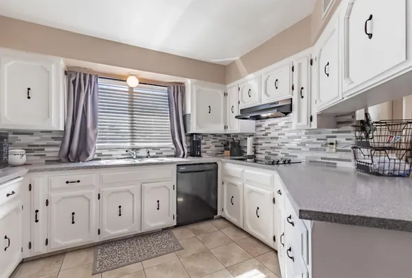 $475,000 | 911 Stanford Avenue, Clovis, CA 93611