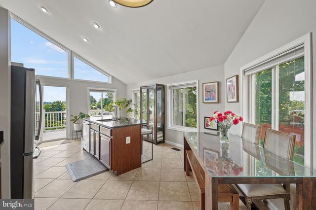 $830,000 | 1117 South Emerson Street, Arlington, VA 22204