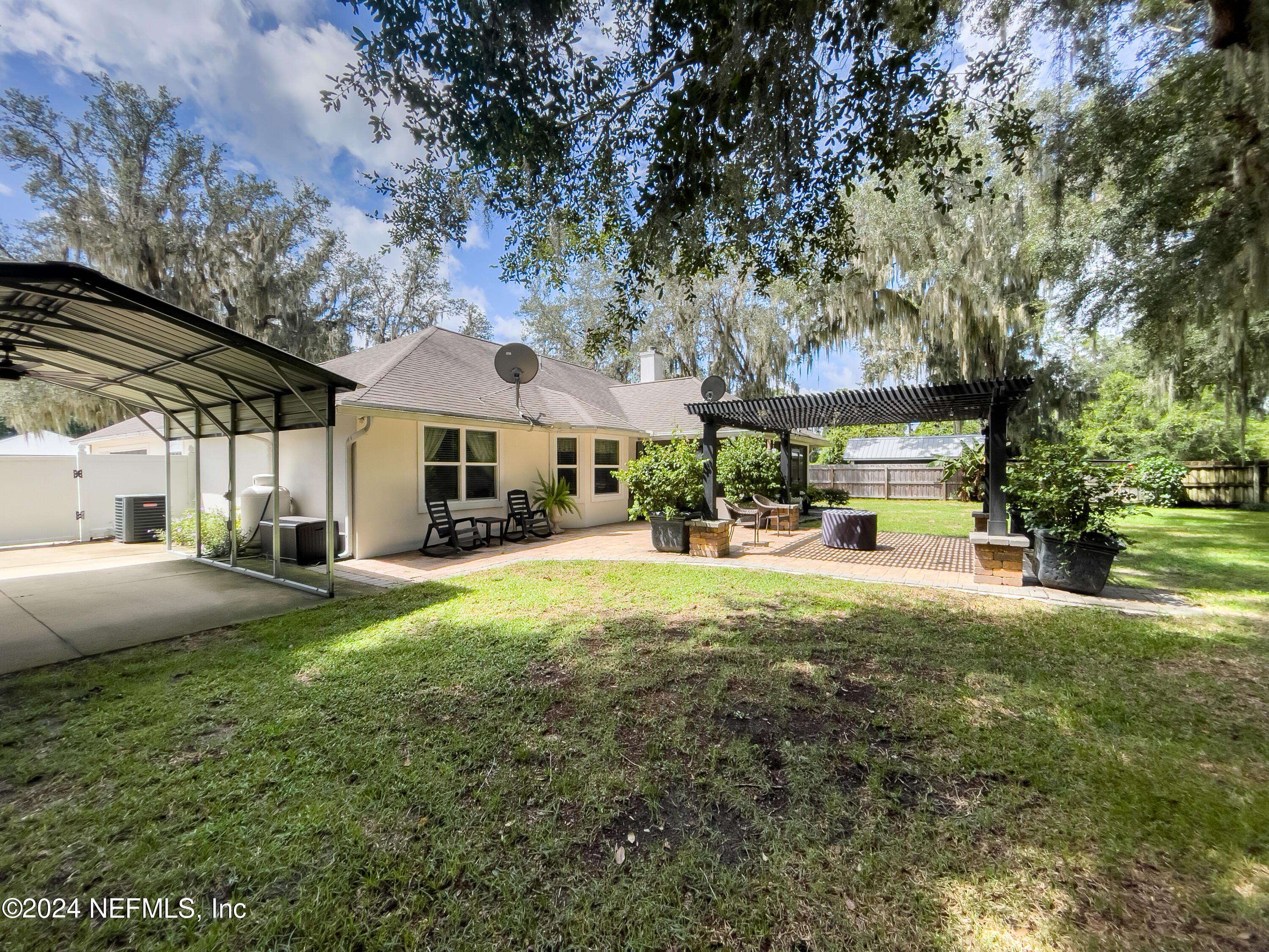112 Eberhard Avenue Palatka, FL 32177 - Photo 5 of 48 a front view of a building with garden