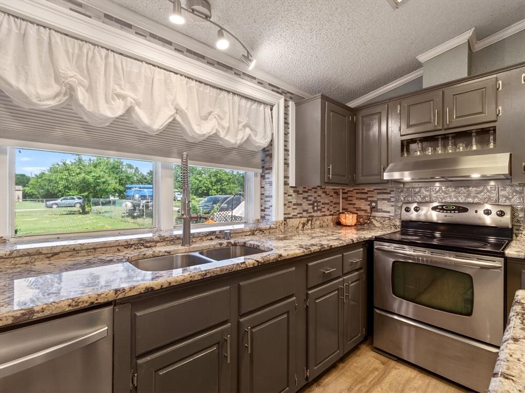 13051 Cherokee Road Sanger, TX 76266 - Photo 17 of 40 The picture window all homeowners want in their kitchen!