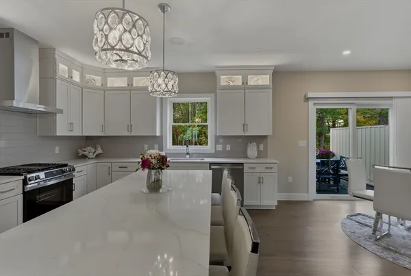 $699,900 | 18 Elise Avenue, Unit 9, Londonderry, NH 03053