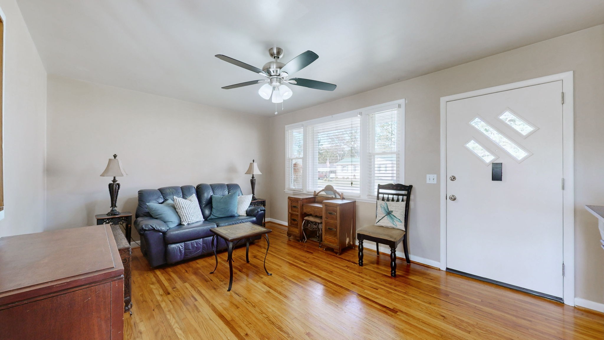 2245 North Ranch Road Murfreesboro, TN 37129 - Photo 2 of 29 a living room with furniture and a window