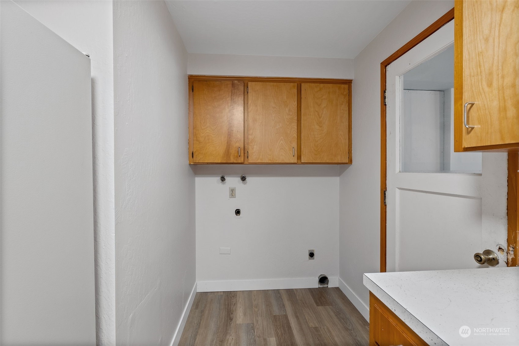 17 Fern Road Everett, WA 98203 - Photo 13 of 24 a bathroom with a sink and a mirror