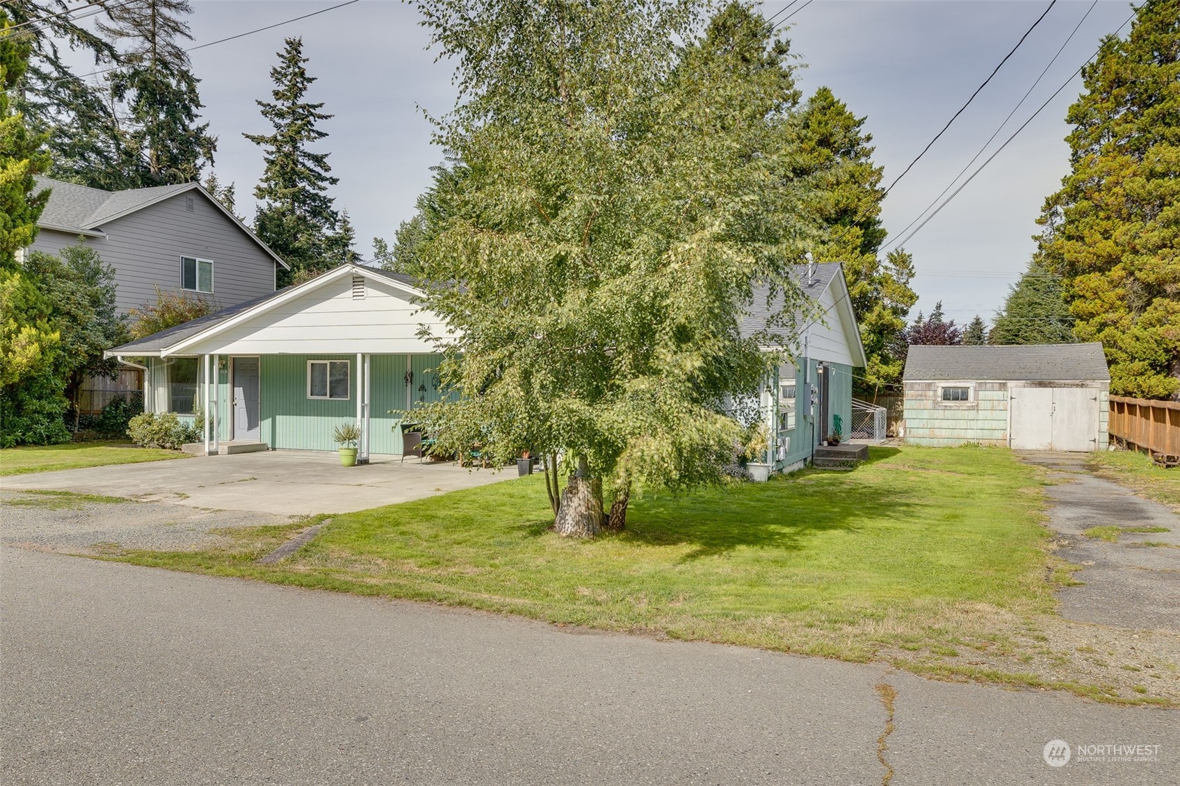 17 Fern Road Everett, WA 98203 - Photo 2 of 24 a front view of a house with garden