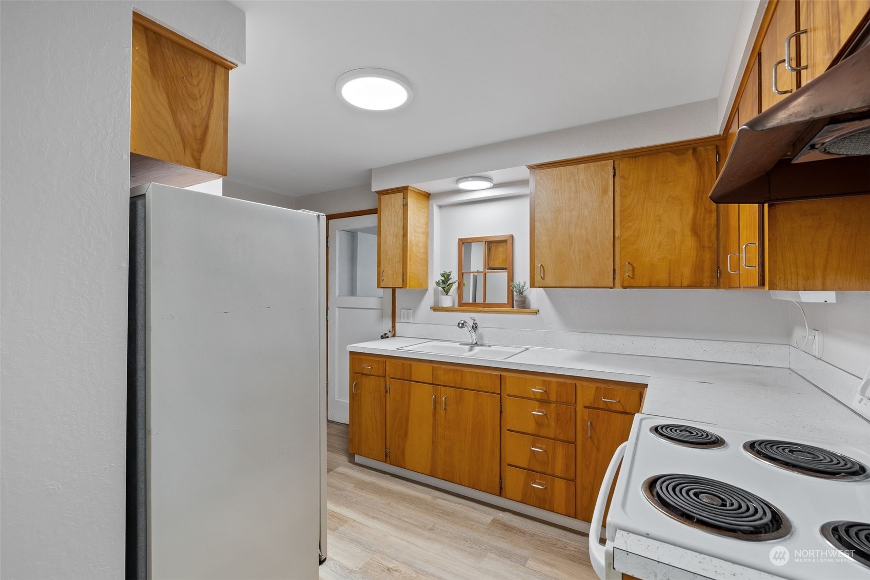 17 Fern Road Everett, WA 98203 - Photo 10 of 24 a bathroom with a sink and a mirror