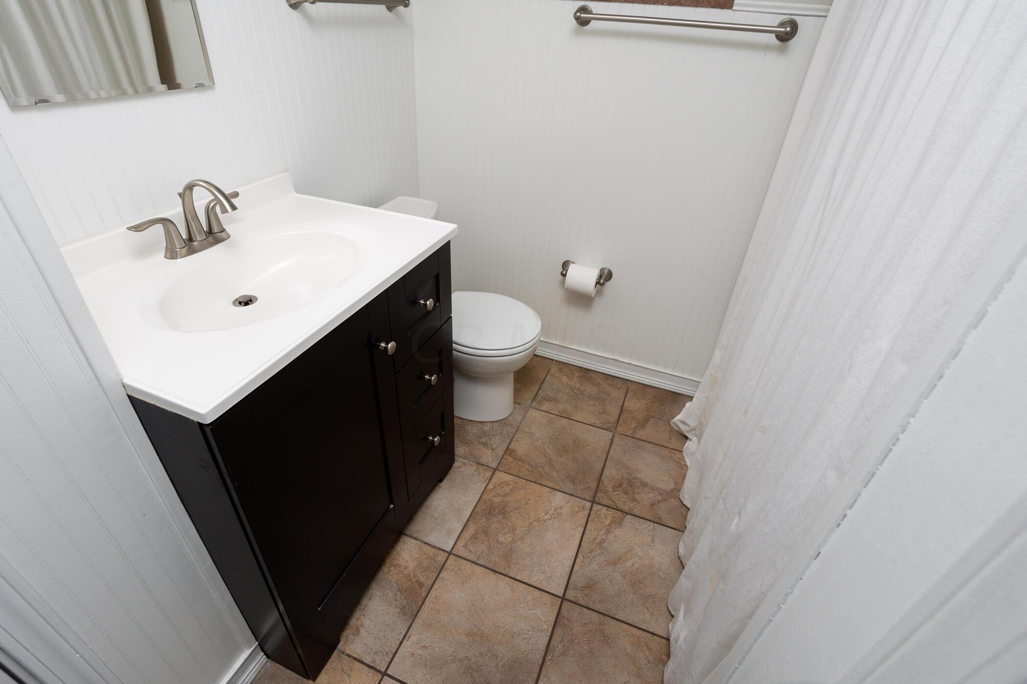 2007 Milden Road Columbus, OH 43221 - Photo 19 of 47 Full Bath
