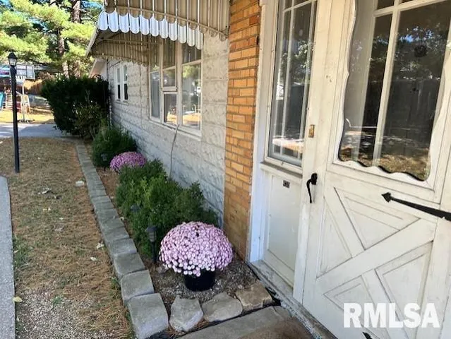 $99,000 | 430 Centennial Street, White Hall, IL 62092