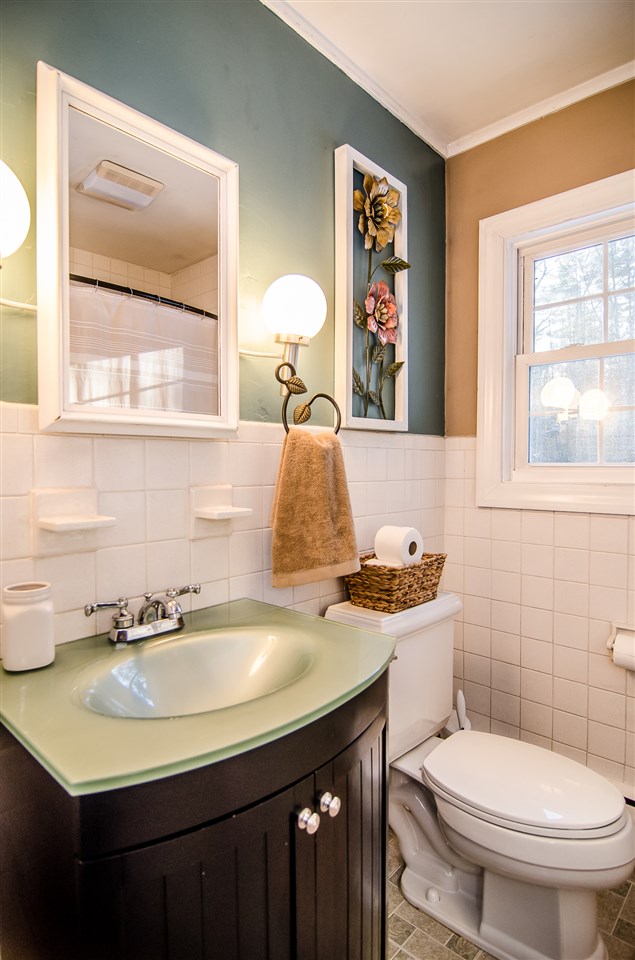 64 Autumn Street Rochester, NH 03868 - Photo 14 of 31