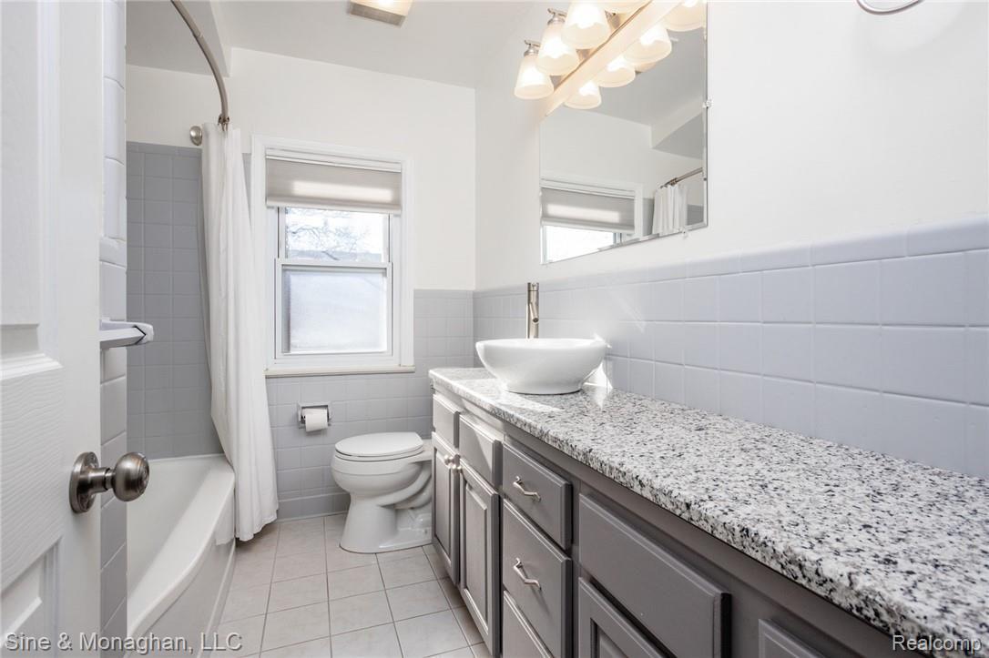 1133 Hampton Road Grosse Pointe, MI 48236 - Photo 12 of 33 1133 Hampton S012.jpg