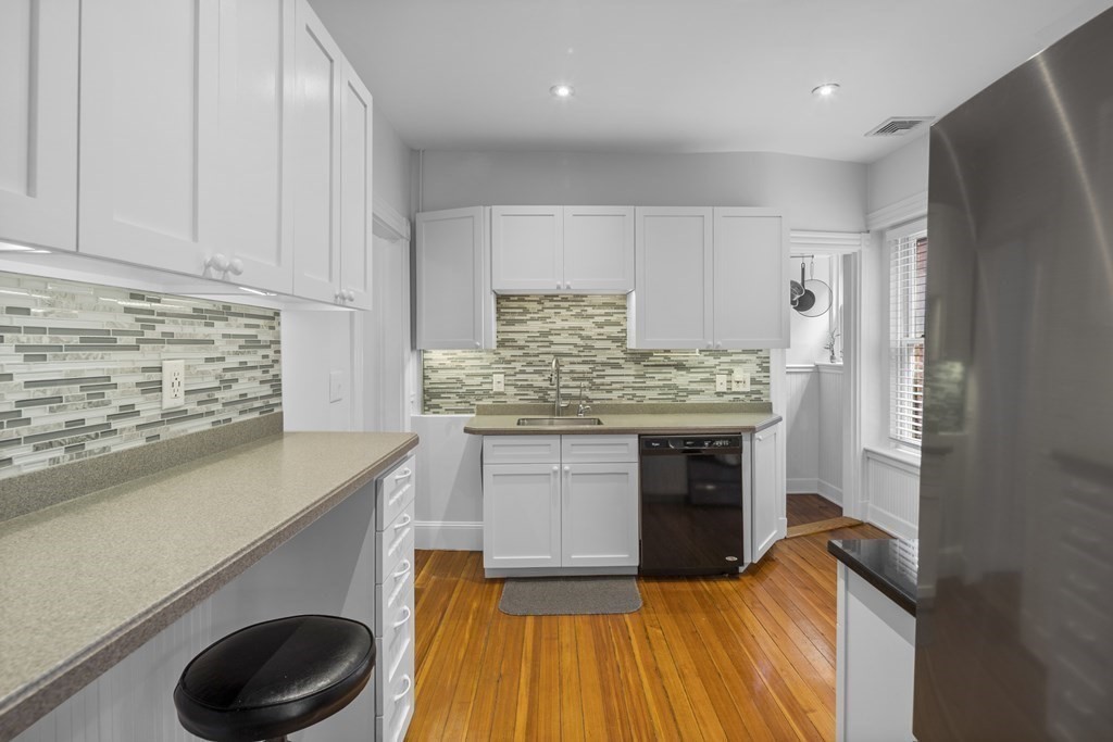 15 Grovenor Road, Unit 3 Boston, MA 02130 - Photo 9 of 22