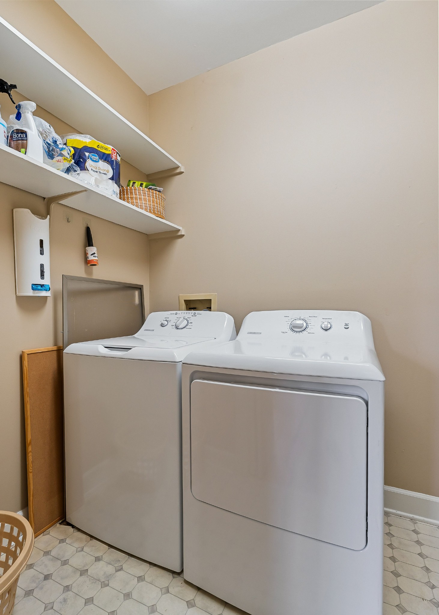 328 Riley Avenue Smithville, TN 37166 - Photo 13 of 40 a utility room with dryer and washer
