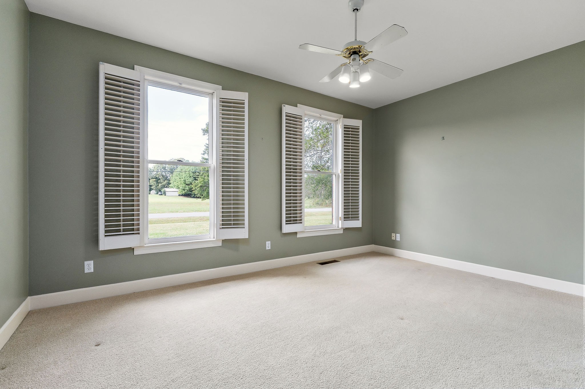 328 Riley Avenue Smithville, TN 37166 - Photo 20 of 40 an empty room with windows and ceiling fan