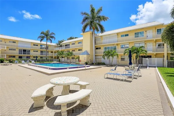 $4,500 | 1100 8th Avenue South, Unit 209C, Naples, FL 34102