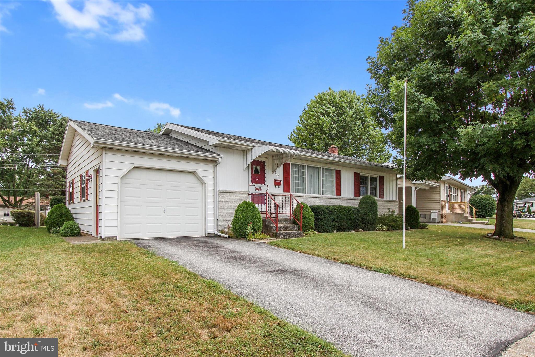 837 Gunnison Road York, PA 17404 - Photo 2 of 26
