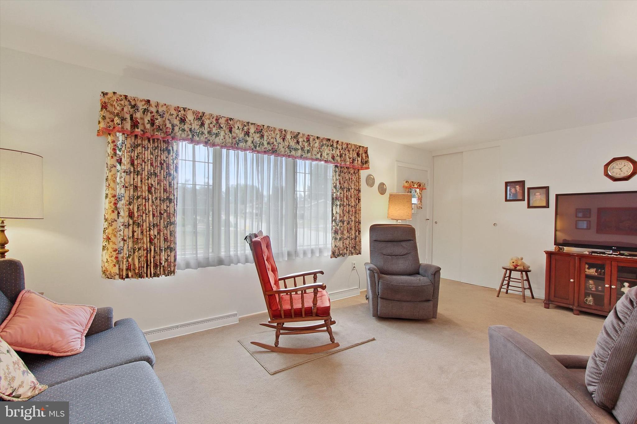 837 Gunnison Road York, PA 17404 - Photo 4 of 26