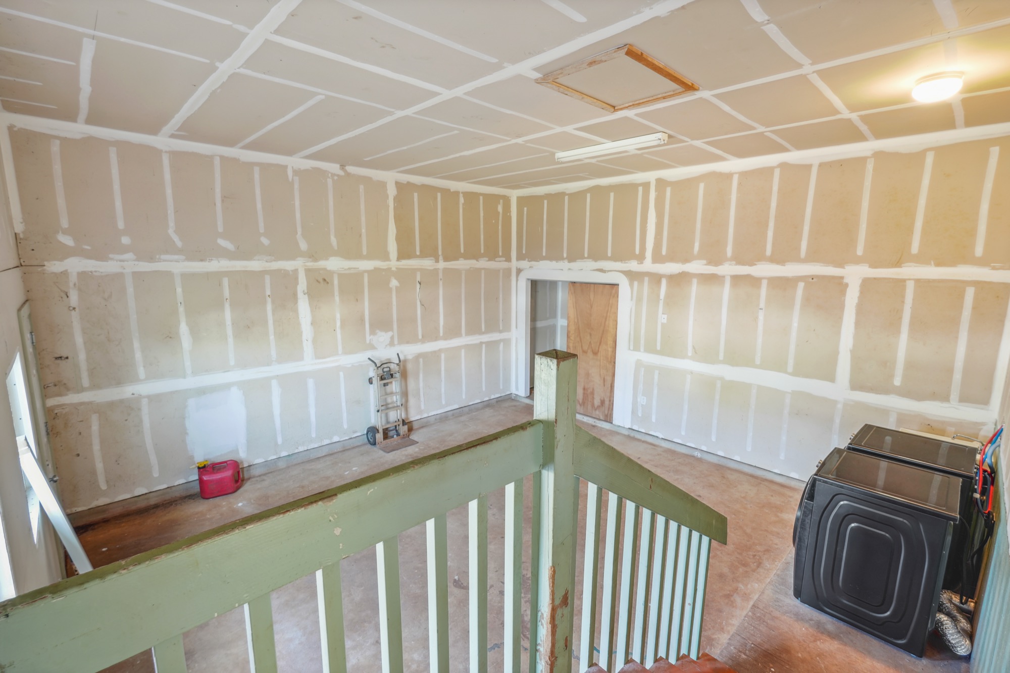 1974 Nana Pali Road Lihue, HI 96766 - Photo 25 of 28 a view of an empty room with a window