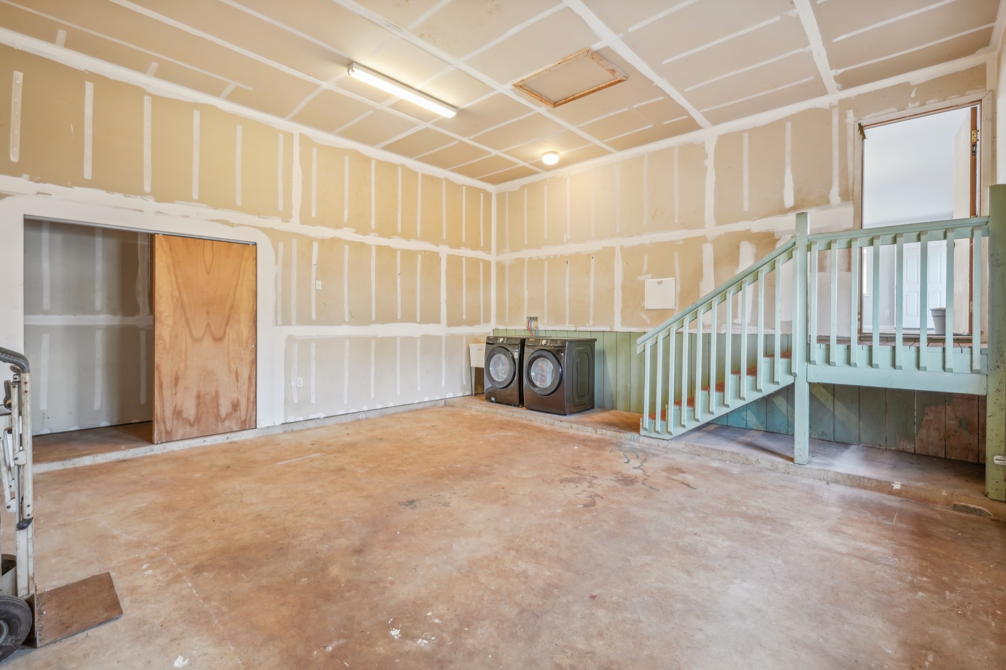 1974 Nana Pali Road Lihue, HI 96766 - Photo 26 of 28 a view of a balcony