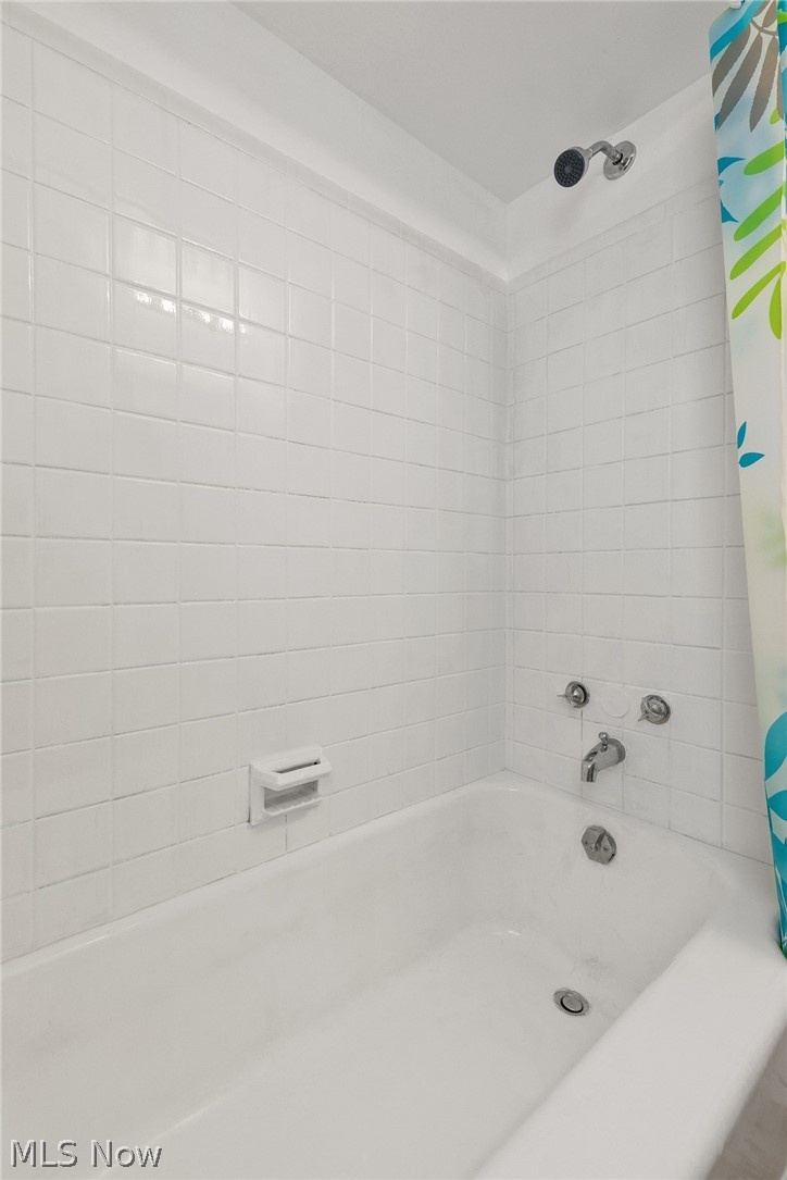 1104 Gordon Road Lyndhurst, OH 44124 - Photo 18 of 29