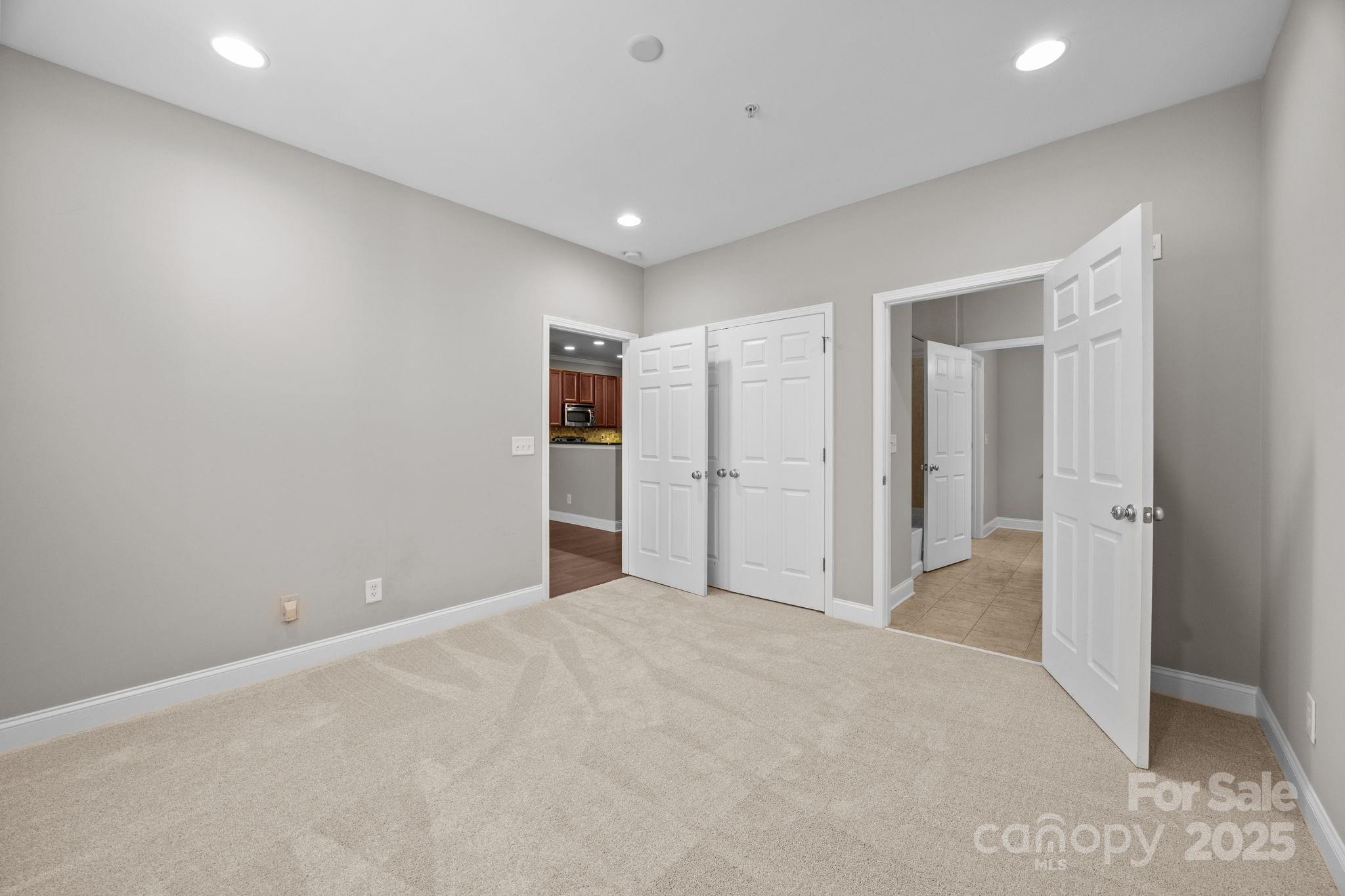 1000 East Woodlawn Road, Unit 413 Charlotte, NC 28209 - Photo 17 of 32