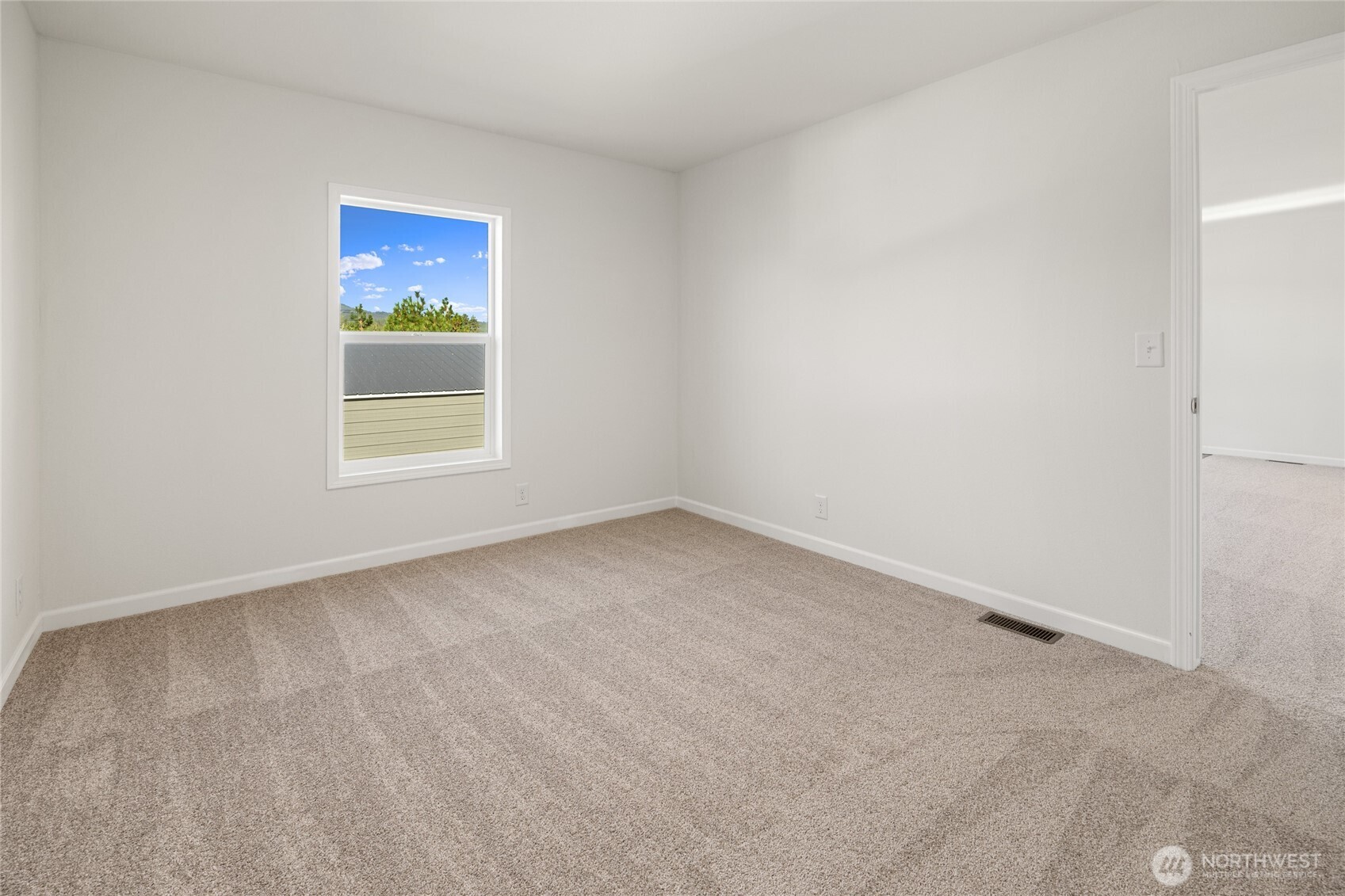 651 Highline Loop Cle Elum, WA 98922 - Photo 16 of 33 an empty room with windows
