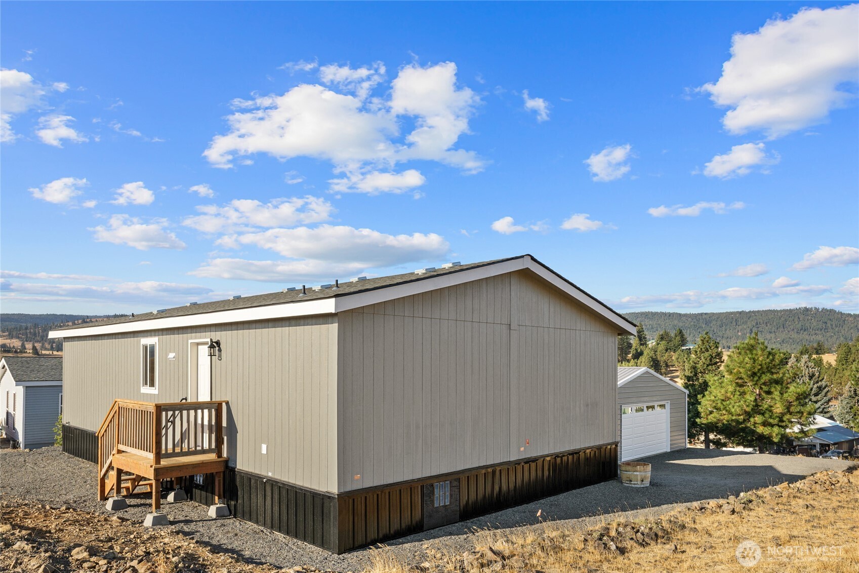 651 Highline Loop Cle Elum, WA 98922 - Photo 20 of 33 a view of a terrace with a chair and a fireplace