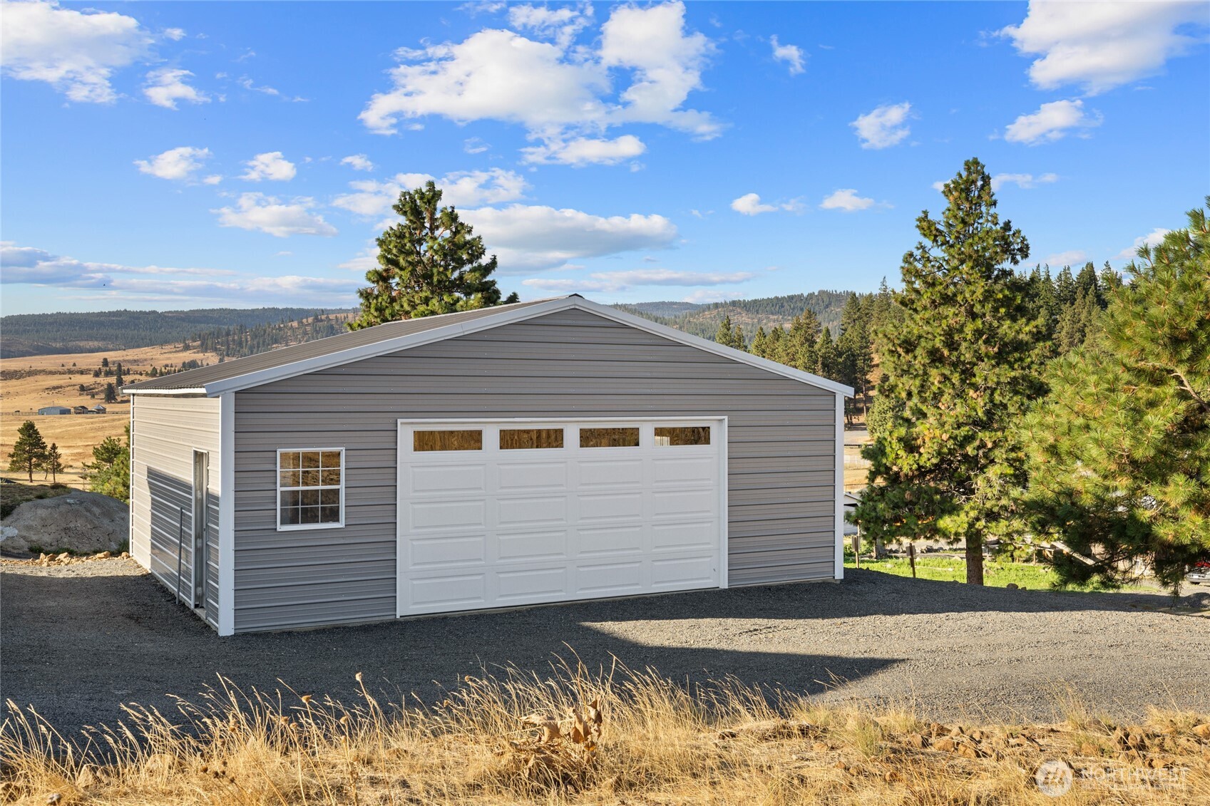 651 Highline Loop Cle Elum, WA 98922 - Photo 25 of 33 a view of a backyard of the house