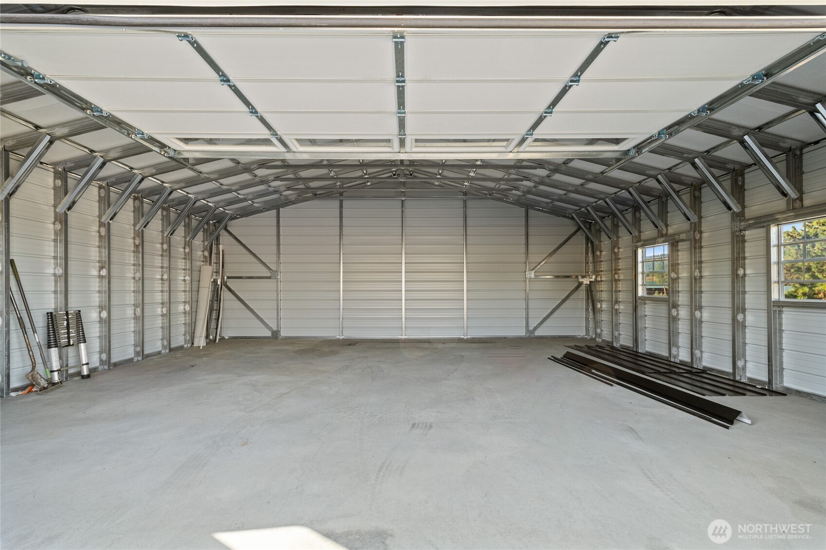 651 Highline Loop Cle Elum, WA 98922 - Photo 27 of 33 a view of a garage