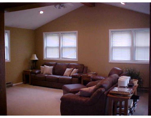 22 Meadowbrook Road Auburn, MA 01501 - Photo 2 of 7 Gallery Image 2