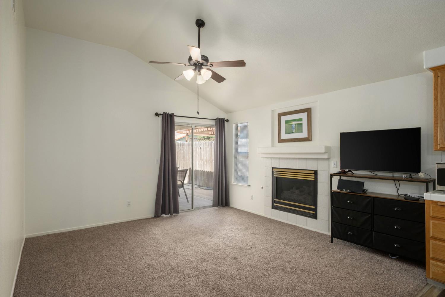 5682 West Sample Avenue Fresno, CA 93722 - Photo 13 of 25