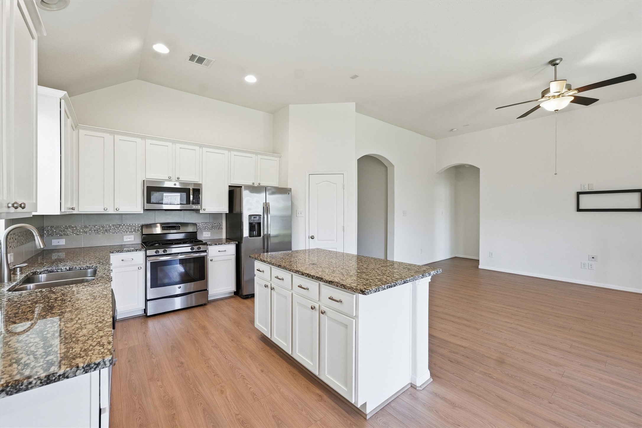 3841 Enchanted Timbers Lane Spring, TX 77386 - Photo 7 of 32