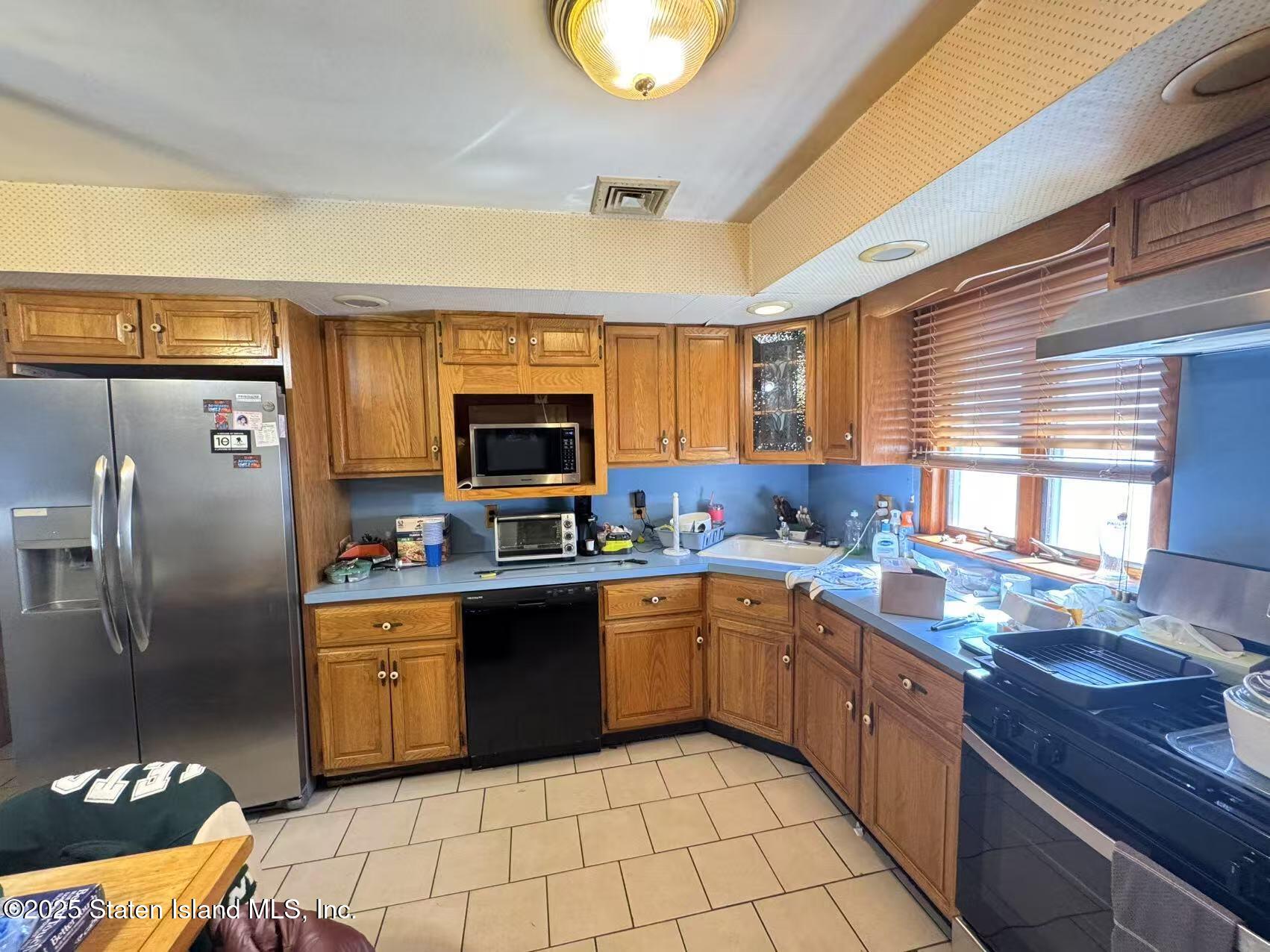 287 Ridgecrest Avenue Staten Island, NY 10312 - Photo 11 of 14 b72baa438b2f561449fc216a75707219