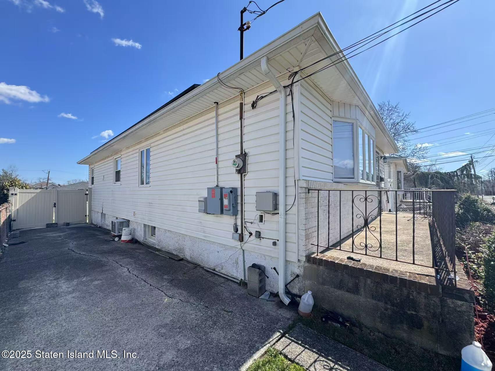 287 Ridgecrest Avenue Staten Island, NY 10312 - Photo 5 of 14 44fd75d222b1d35bebaec1a2a05d3407
