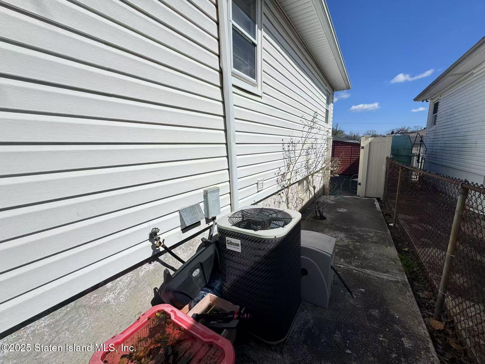 287 Ridgecrest Avenue Staten Island, NY 10312 - Photo 6 of 14 ce6484d7f858dfd06a308be4ae285e4e