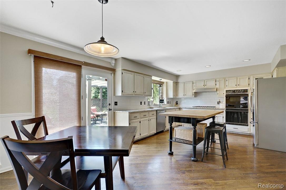 1710 Rapids Way Rochester, MI 48309 - Photo 11 of 42 11 - Kitchen.jpg