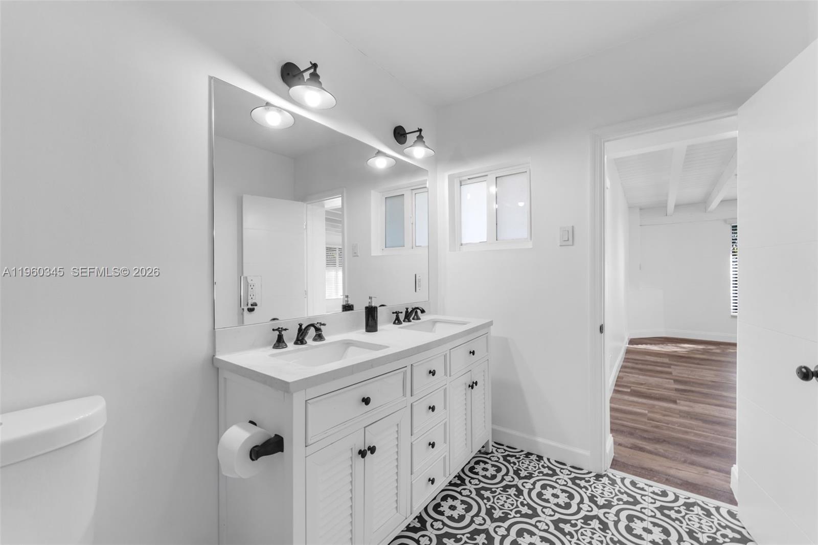 3965 Southwest 60th Court Miami, FL 33155 - Photo 17 of 39