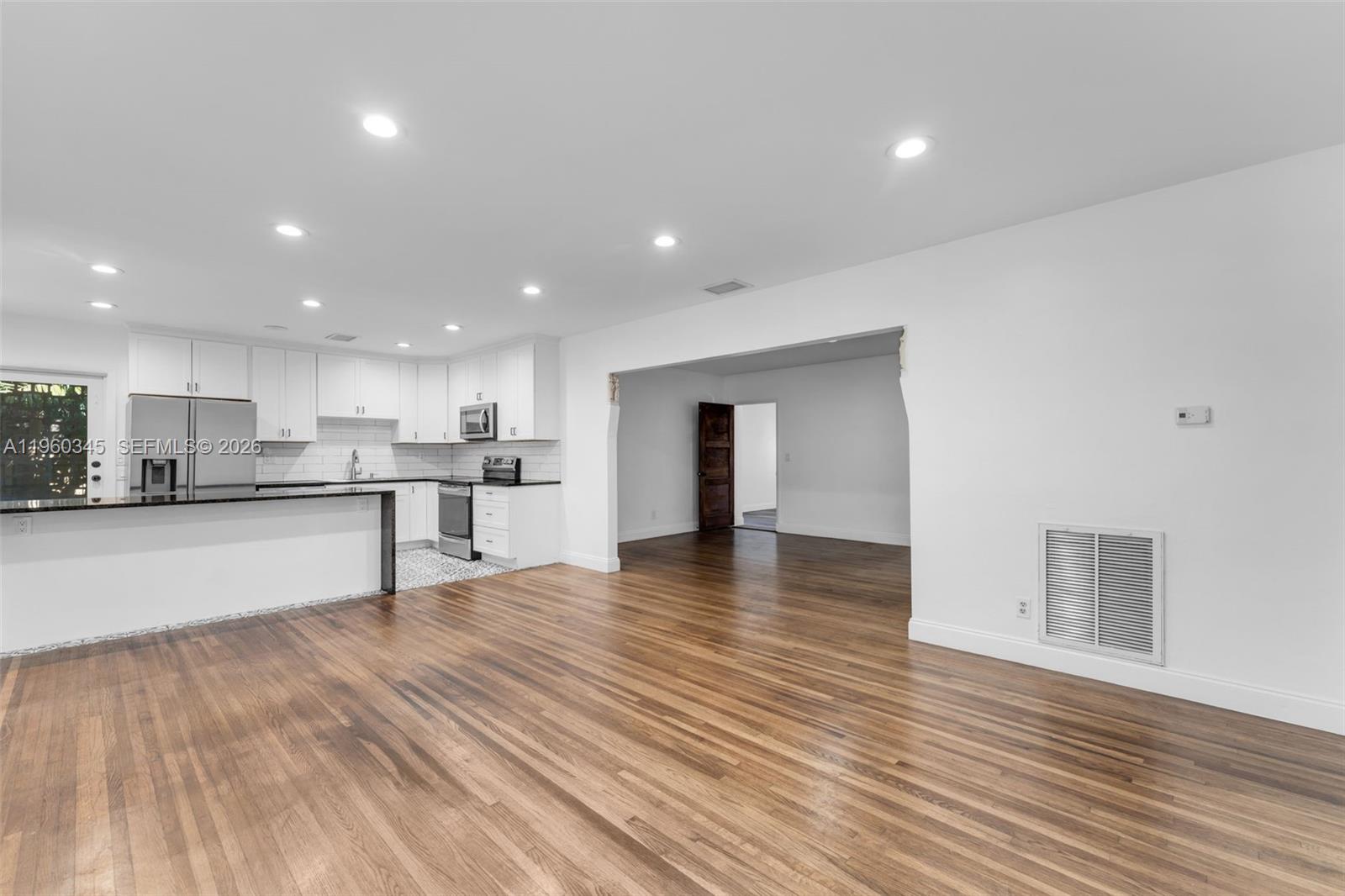 3965 Southwest 60th Court Miami, FL 33155 - Photo 6 of 39