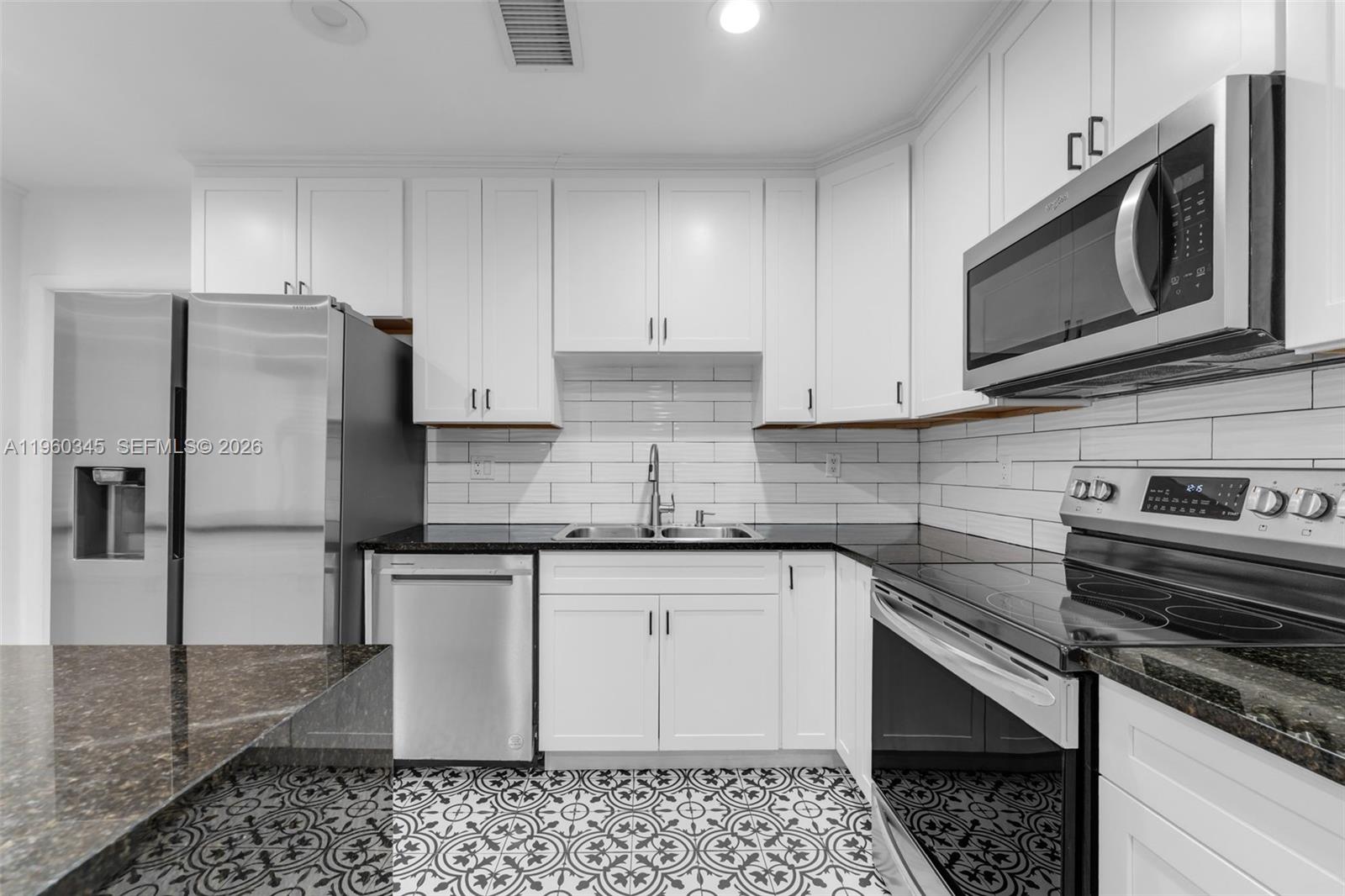 3965 Southwest 60th Court Miami, FL 33155 - Photo 10 of 39