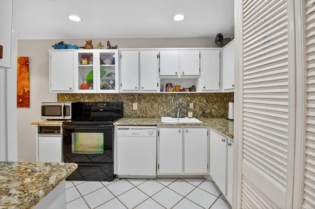 $74,000 | 7 Southport Lane, Unit B, Boynton Beach, FL 33436