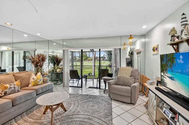 $74,000 | 7 Southport Lane, Unit B, Boynton Beach, FL 33436