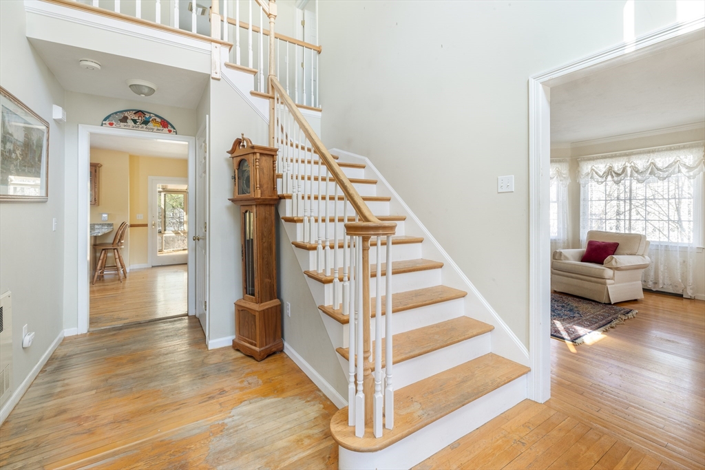 5 Hunter Circle Milford, MA 01757 - Photo 4 of 40