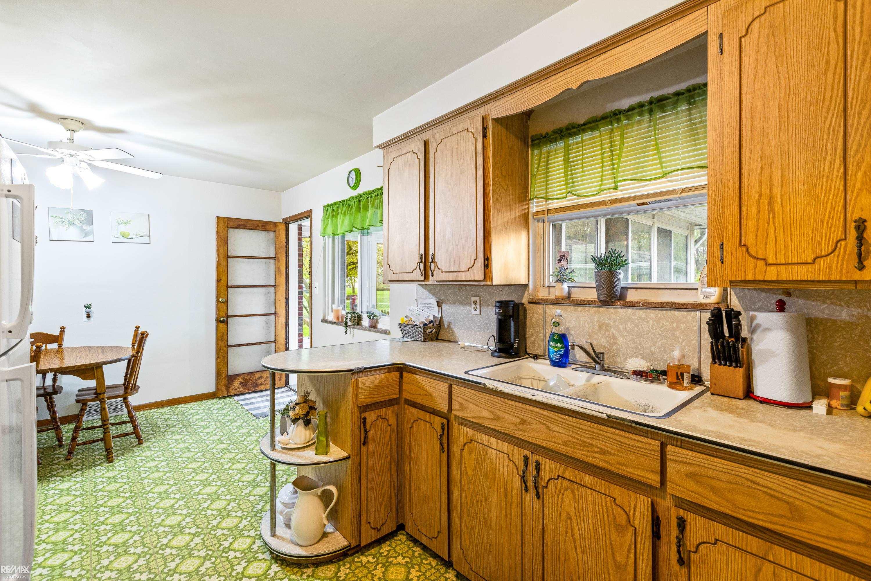 8480 Canal Road Sterling Heights, MI 48314 - Photo 10 of 32 50141458-37f06dcf-6581-4be3-8a7e-f20439c0d8b3.JPG