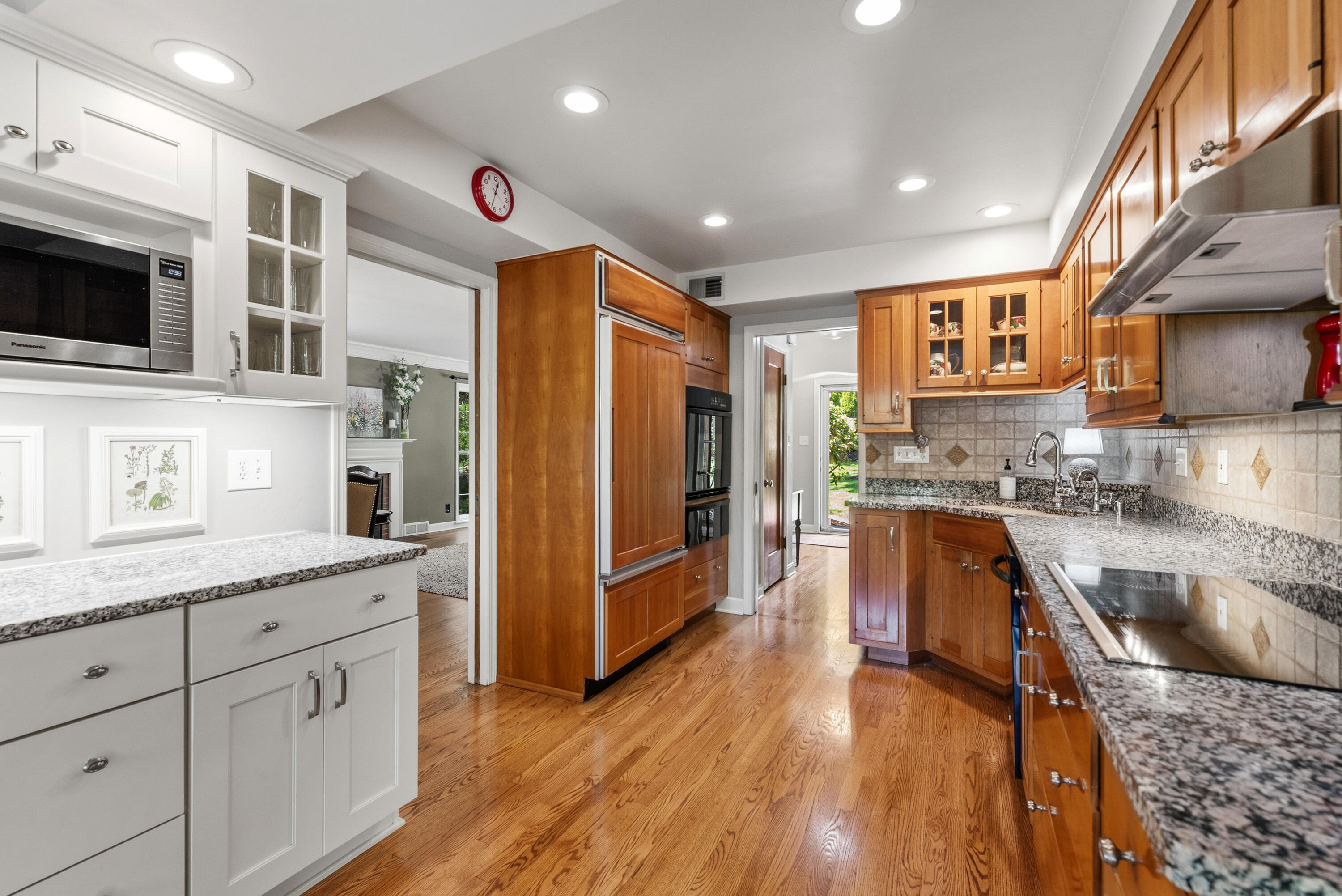 900 Apple Tree Lane Brookfield, WI 53005 - Photo 12 of 75 Kitchen
