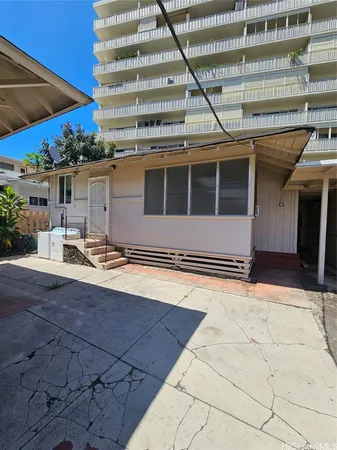 $2,400 | 1348 Wilder Avenue, Unit C, Honolulu, HI 96822
